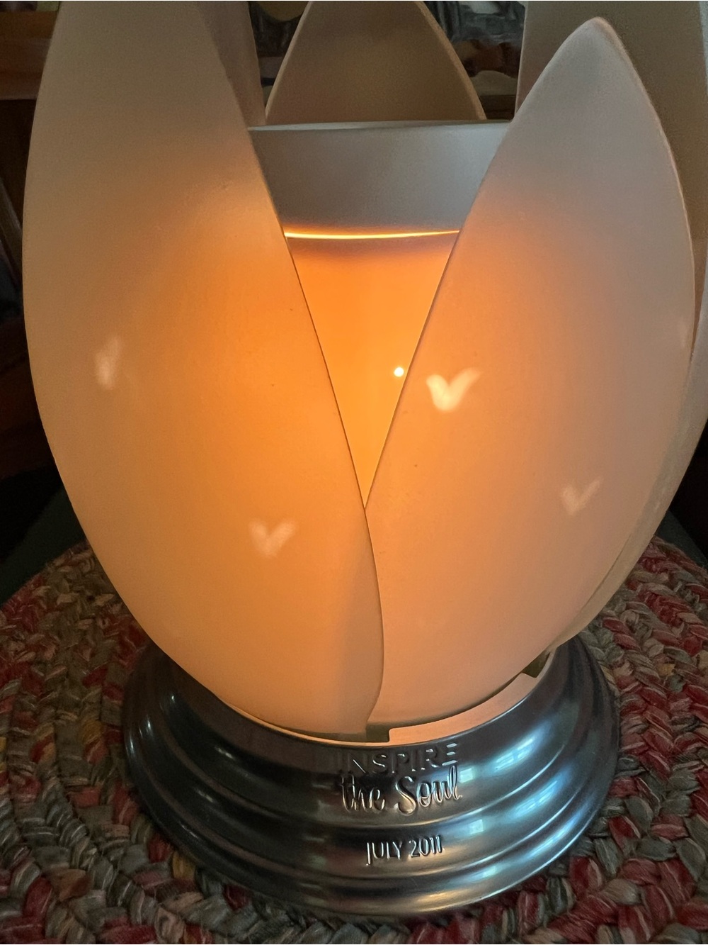 Scentsy Cream Tulip Ceramic Lantern with Silver Base